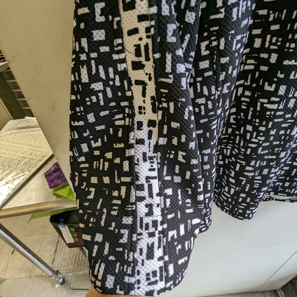 Erin London black and white woman's button up (2x) NWT - Picture 4 of 6
